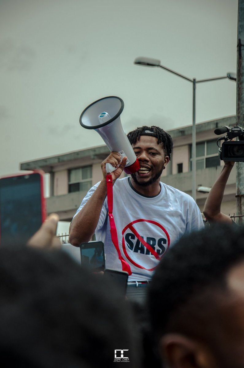 Dopechef_D_foto's tweet photo. @iDanDizzy was present 
📷 @Dopechef_D_foto #PhProtest #PhProtests #PortHarcourtEndSARSProtest #ProSARS #PhEndSARSProtest #PHTwitterCommunity #EndPoliceBrutalityinNigeria #EndSWAT #EndBadGoveranceInNigeria #SWATMUSTENDNOW #EndInsecurityNow #AbujaProtest #ProSARS https://t.co/wE2DZWxnEq