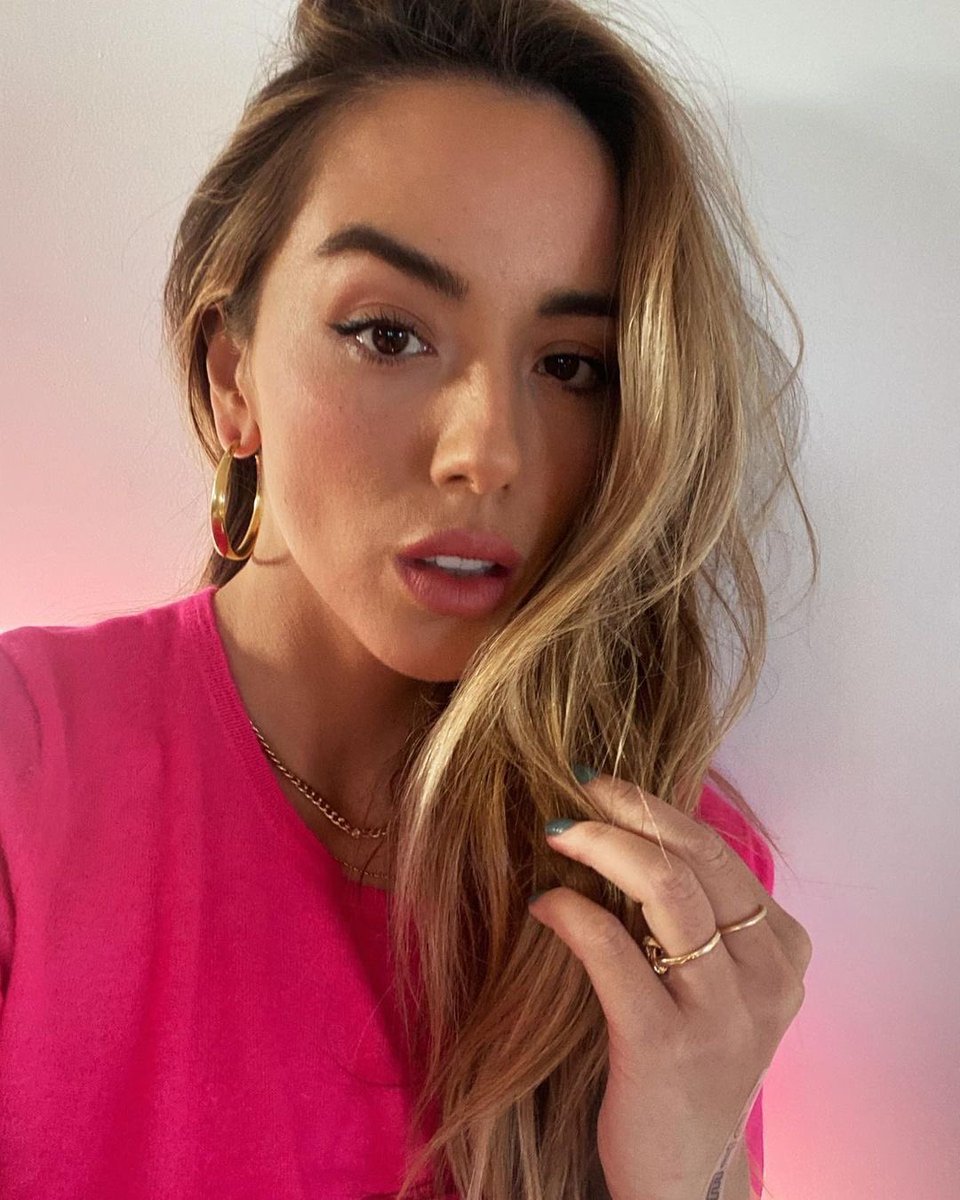 📷 | chloebennet via ig: “HOOPS. If your a woman, you’ve jumped through them your whole life, just for equality. And the fight continues, now more than ever. So <a href="/shiffonco/">Shiffon Co.</a> &amp; @whenweallvote created these dope ass VOTE hoops, each pair funds critical voter out reach.”