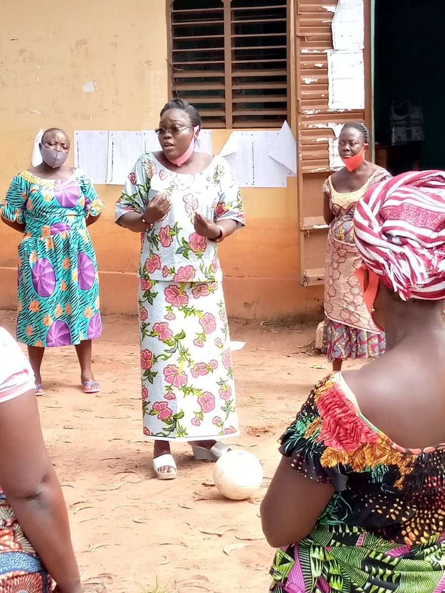 MigueleHoueto's tweet photo. genre et leadership éen débat le 9 octobre 2020 à Agbagninzoun avec des femmes formidables.
#USBWAA et à #ÉmiliasAinanon 🙏
Au passage, j'ai adoré leur faire toucher au ballon 😍
@wacsi @ViaMe8 @AU_WGDD @UN_Women @unwomenafrica @AWLNetwork @DDCBenin @PNUDBenin @ONUFemmes https://t.co/vgpUZW9Tk2
