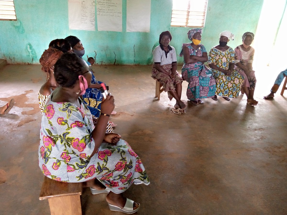 MigueleHoueto's tweet photo. genre et leadership éen débat le 9 octobre 2020 à Agbagninzoun avec des femmes formidables.
#USBWAA et à #ÉmiliasAinanon 🙏
Au passage, j'ai adoré leur faire toucher au ballon 😍
@wacsi @ViaMe8 @AU_WGDD @UN_Women @unwomenafrica @AWLNetwork @DDCBenin @PNUDBenin @ONUFemmes https://t.co/vgpUZW9Tk2