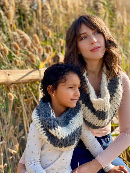 Have you seen the new Mae Flower Cowl (knit) from Evelyn & Peter Crochet? The Mae Flower Cowl is now available as a kit on https://t.co/JT6xiXKmsi!
https://t.co/ZRnvyRkFpV https://t.co/djEdL1kmwx