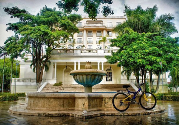 VisitMeridaMx's tweet photo. ¡Descubrir Mérida es una aventura que no te puedes perder! Su infraestructura, espacios verdes y movilidad te harán pasar una experiencia inolvidable #VisitMeridaMx #PiensaEnMerida
IG: jguergut https://t.co/MhxoJGpOln
