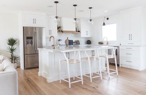 CarpetDepot_NY's tweet photo. honey-hued floors and an all-white kitchen are a match made in heaven!
.
.
.
#InspiredDesigns #Hardwood #Floors #KitchenRemodel #Kitchen #HomeDecor #KidProof #PetProof #SpillProof #HomeDesign #DreamKitchen #WhiteKitchen https://t.co/aGlVtHAptL