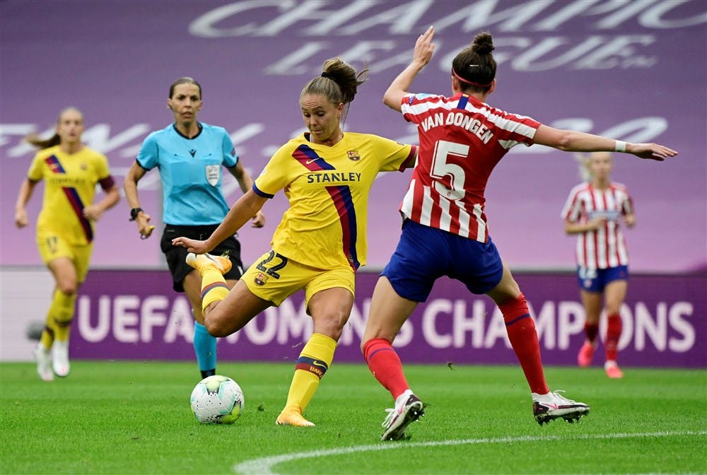 Van Dongen fel: ''Kunt Europees kampioen niet af doen als amateurs'' vrouwenvoetbalnieuws.nl/hoofdnieuws/va…