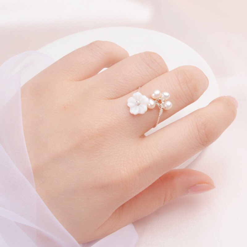 Feelegancecom's tweet photo. 🐚 Perhaps the best minimalist pearl compliments your style.
💎Natural Freshwater Pearl Silver Ring with you at very affordable price.
👆🏻Link in bio to buy now.

#ring #rings #rings💍 #ringdesign #stylishring #woman #jawelry #jawellery #accessories #womanaccessories #pearl https://t.co/IXLe17F08S