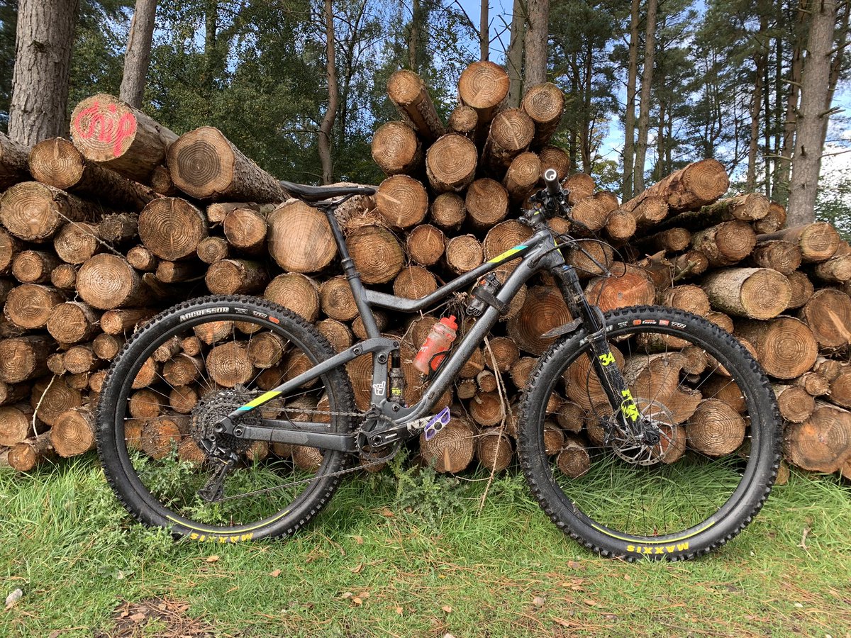 Is there a better #MTB picture than your bike against a pile of logs? @TotalMTB_ @Total_Rider @MTBTalk @UKMTB_Chat ... discuss or show... https://t.co/z7ZTWRMFKd
