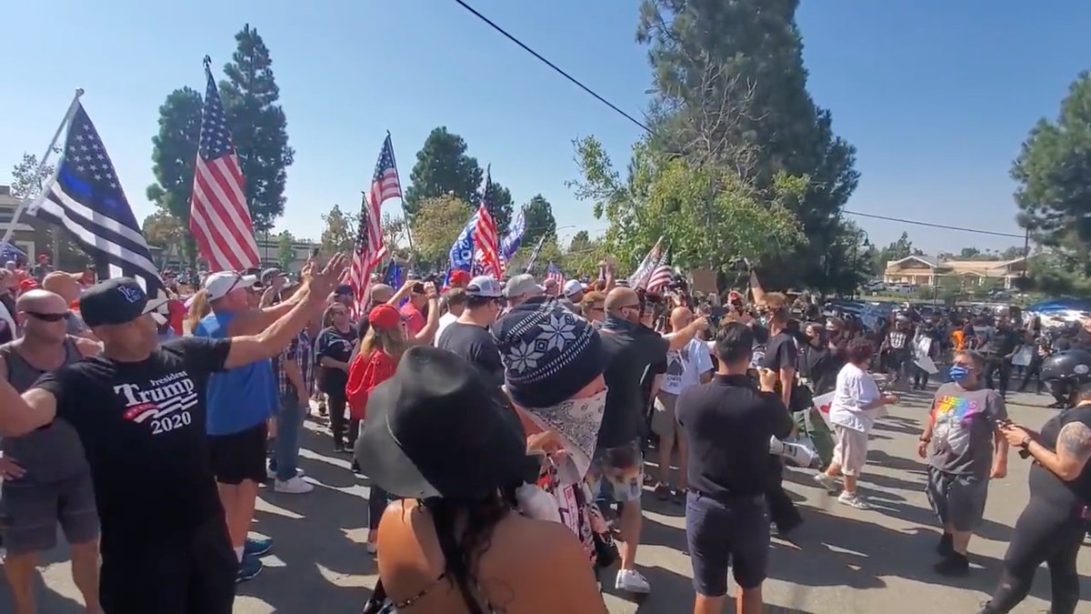 We fast forward.By the time the camera pulls out, Cast Lady (left) has already initiated a confrontation with Target.Backup tried to take her out of the situation.Target doesn't fall into the trap.Helmet Lady is calmly texting to the others.