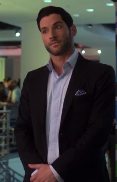 Lucifer’s wardrobe in 4x05 Expire ErectYes that was the best shot I could find for the first picture do not judge me