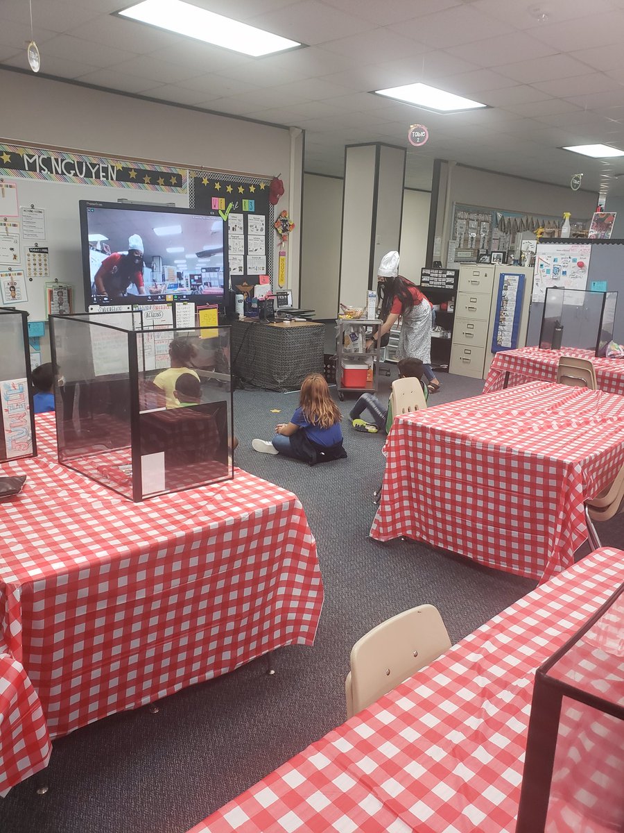 MsLordScience's tweet photo. Third grade teachers at @SheridanCFISD are ready for @FoodNetwork! They hosted a cooking show with mixtures for their zoomies and roomies.  @CFISDScience https://t.co/eP9lXkyaMa