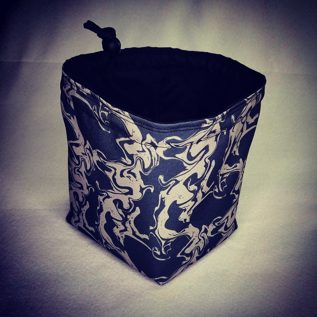 bags4dice's tweet photo. Marble-ous dice storage! 

#boardgames #tabletopgaming #ttrpg #dungeonsanddragons #dicebag #rpg #dandd #tilepouch #roleplay #bagofholding https://t.co/Wf2iFRF7AC https://t.co/g77w0eT58K