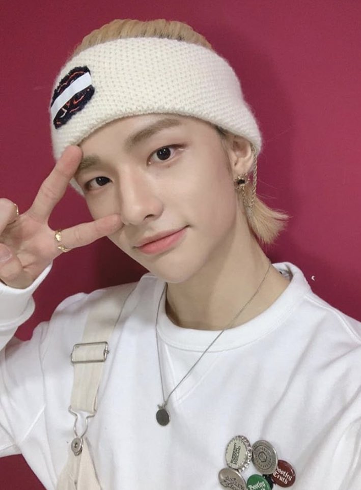  #16 white knit logo