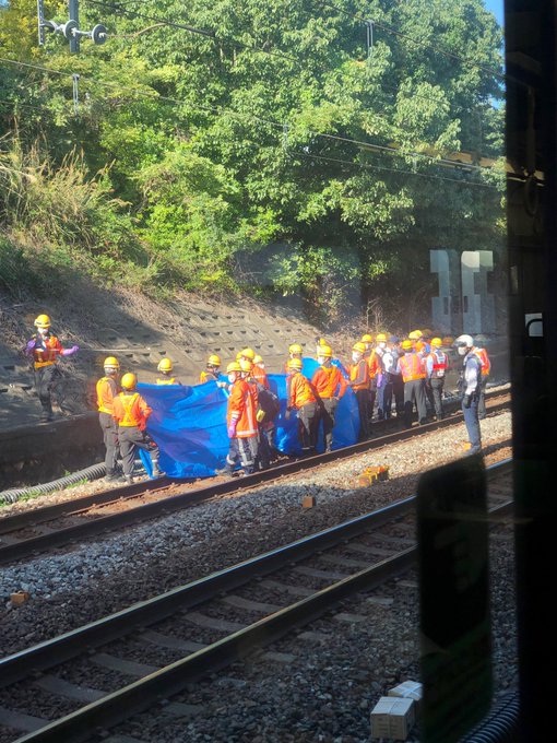 怒るネットの声 閲覧注意の現場 Jr神戸線 明石 西明石駅間での飛び込み自殺 人身事故 が悲惨 通勤ラッシュ直撃 Matomehub まとめハブ 怒るネットの声 閲覧注意の現場 Jr神戸線 明石 西明石駅間での飛び込み自殺 人身事故 が悲惨 通勤ラッシュ直撃 Matomehub まとめハブ