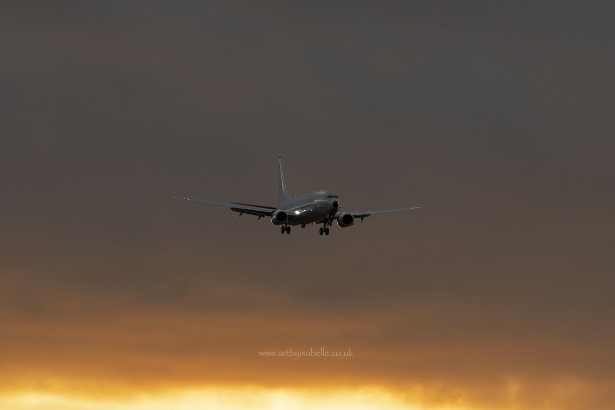 Was waiting for ZP803 to arrive @RAFLossiemouth. Will have a proper look at all the photos tomorrow. @P8A_PoseidonRAF @TheSnoopySnoop #avgeek #planespotting #securingtheseas #TeamLossie