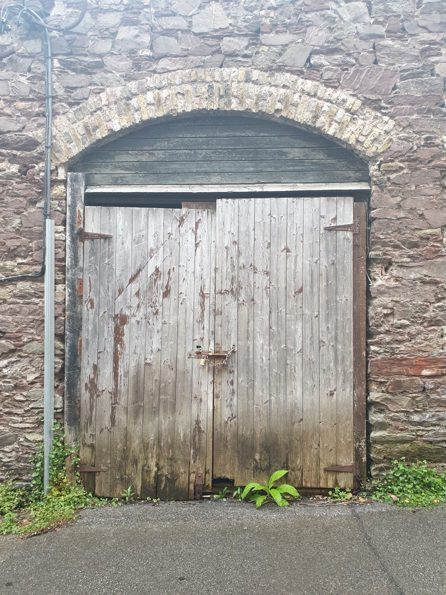 this would make a lovely combined home-work space for art, design & urban makingthe bricks & stone are beautiful, a real character property in Cork city centreNo. 126  #regeneration  #economy  #heritage  #respect