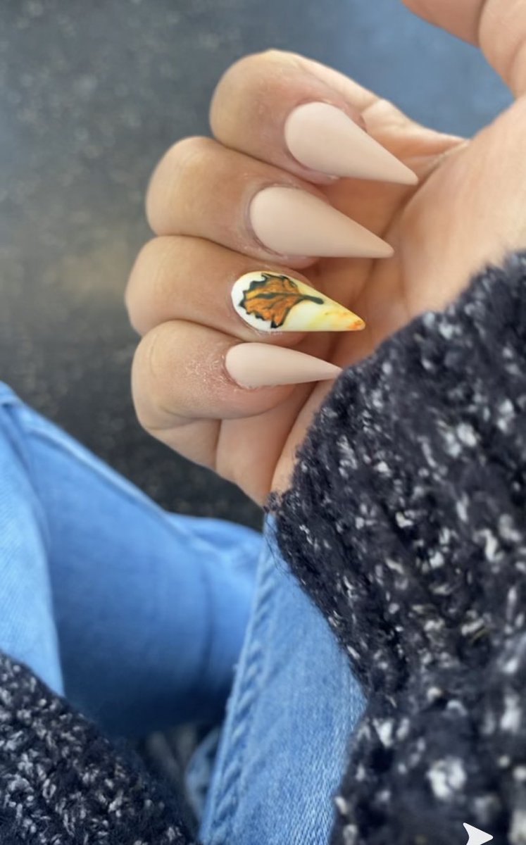 AllyEverly's tweet photo. Are they Okay ? 💛💛 Fall Nails #fall #nails #fallnail #pink #yellow #leaf #leaves #nailsalon #newyork #girl https://t.co/NPjNNU6z62