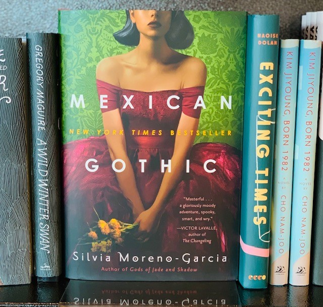 #CurrentlyReading @BNRiverOaks #BookSellerFavorite #MexicanGothic by @silviamg
This glamorously eerie horror-romance-spooky mystery is a must read- just don't read before bedtime..👻 😬