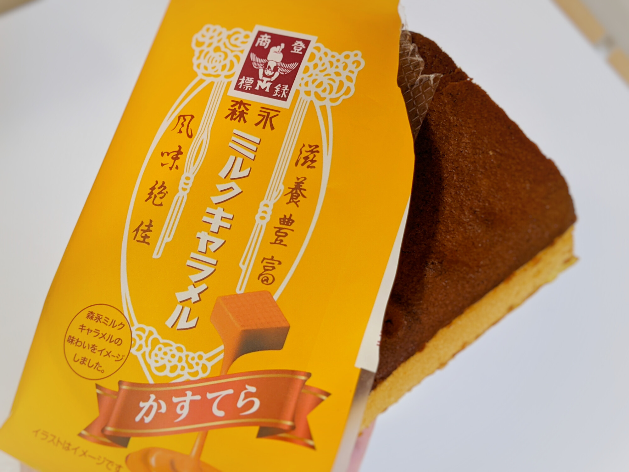 ワンダープラネット株式会社 懐かしの ミルクキャラメル と思いきや ミルクキャラメル味のカステラです コンビニで見かけてついつい手に取ってしまいましたs キャラメルの風味が美味しい 写真撮ってから食べようと思ったのに 開封して