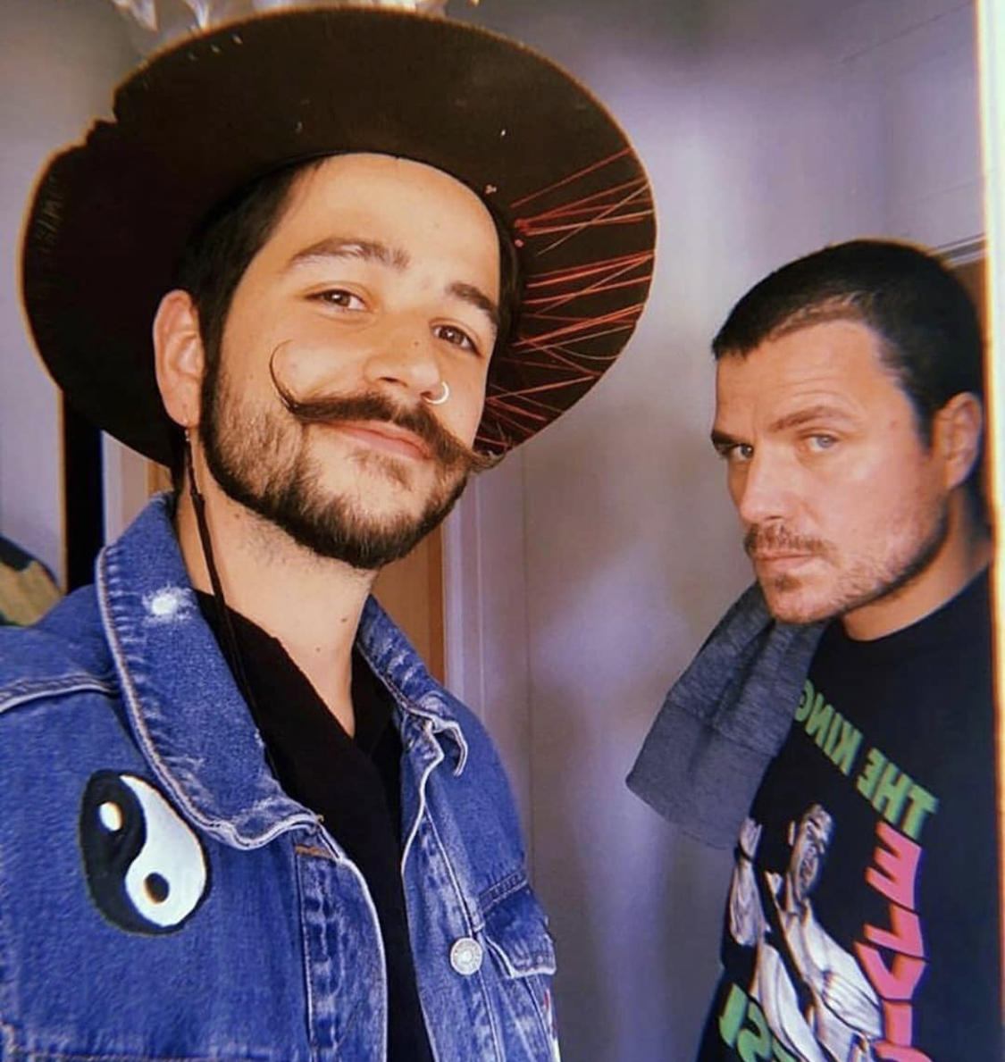 _danielmartin_'s tweet photo. Hace tres años @CamiloMusica y yo compusimos ‘Avioncito de papel’, la grabamos y hoy, día antes de la salida del disco, la compartimos con vosotros. Para mí, fue un orgullo conocer a un tipo tan talentoso al que nada más ver, supe que le iría tan bien como a día de hoy le va. https://t.co/eohyrf57CN
