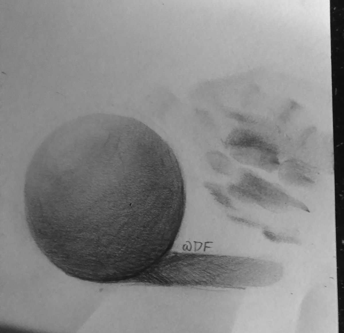 TeaterLisa's tweet photo. Learning how to create value on small objects in Studio Art 🙌🏼 🤍🖤 #distantlearning #Corcoranhighschool #ctf #cougars #studioart #mystudentsaresotalented @SCSDArts @CorcoranCougars https://t.co/e5Lsu2P5Xv