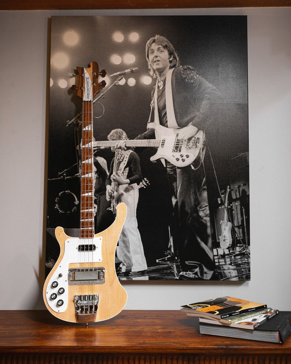 cmeBASSment's tweet photo. Do you ever ask yourself, WWPD? Well, we’ve got our answer right here in this LEFTY @RickenbackerInt 4003 Mapleglo. You know what to do. https://t.co/nKbJqB59jK #chicagomusicexchange #thebassment #rickenbacker #4003 #mapleglo #sirpaul #basstalk #bassplayer #tonemob #knowyourtone https://t.co/VOdgubP68k