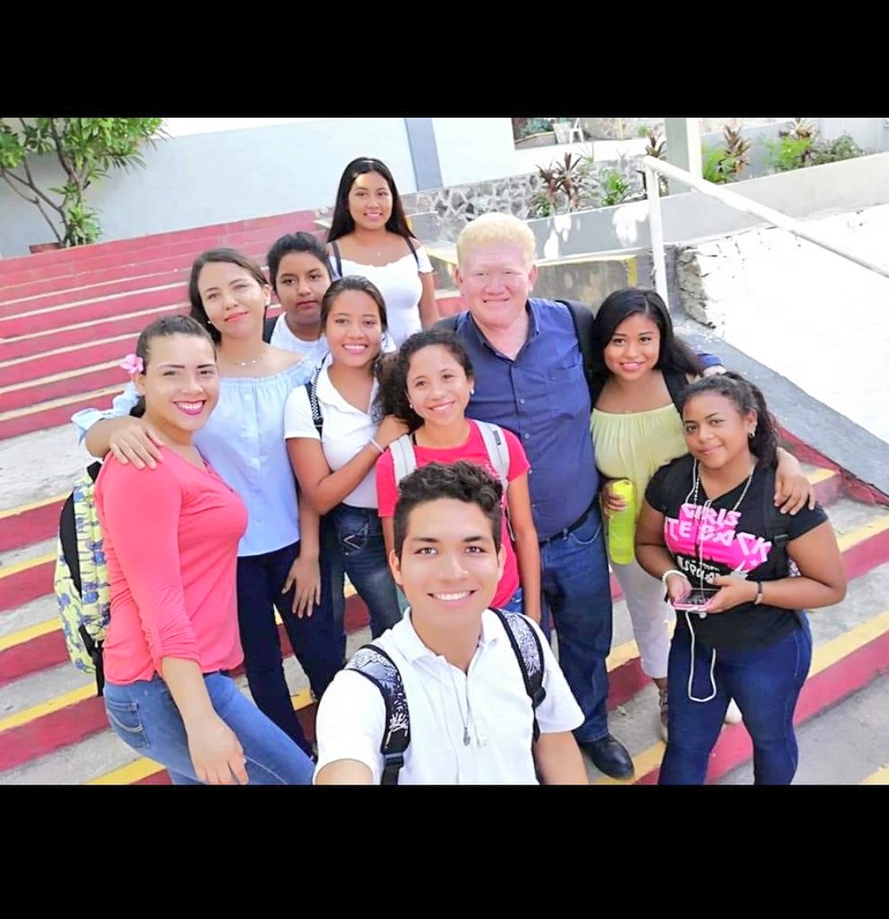 dulcemo24803817's tweet photo. Feliz cumpleaños 🎂 maestra @GFloresMejia  que cumpla muchos años más y dios me lo bendiga siempre #todossomosuagro https://t.co/JLgrYgmXES