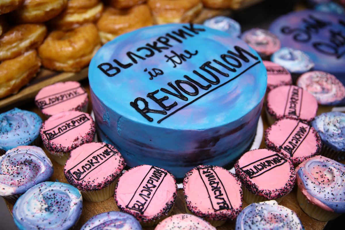 thekiaforum's tweet photo. Wishing you the sweetest #NationalDessertDay from the place where you can have your #ForumCake and eat it too. 🍰🍭 https://t.co/IUWG0GS4vS