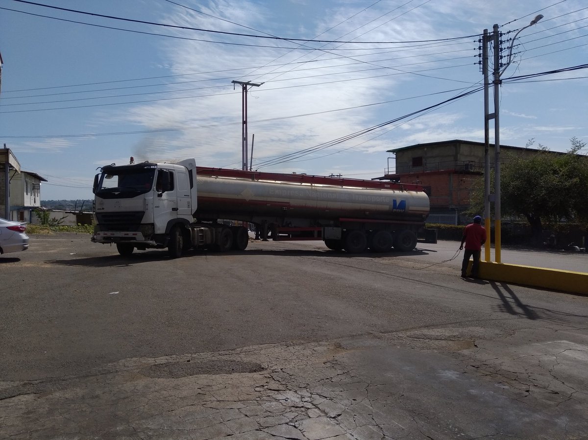 #14Oct Desde el Estado Bolívar Mun.Caroni La #JuventudATodoMotor desplegada en EDS para garantizar el suministro de Combustible al pueblo. @GobJustoNoguera @OviedoPSUV @JuventudPSUV @taniasandinista
 @NicolasMaduro
#GasolinaParaElPueblo 
#TiempoDeElegir #VenezuelaGarantiaDeDDHH