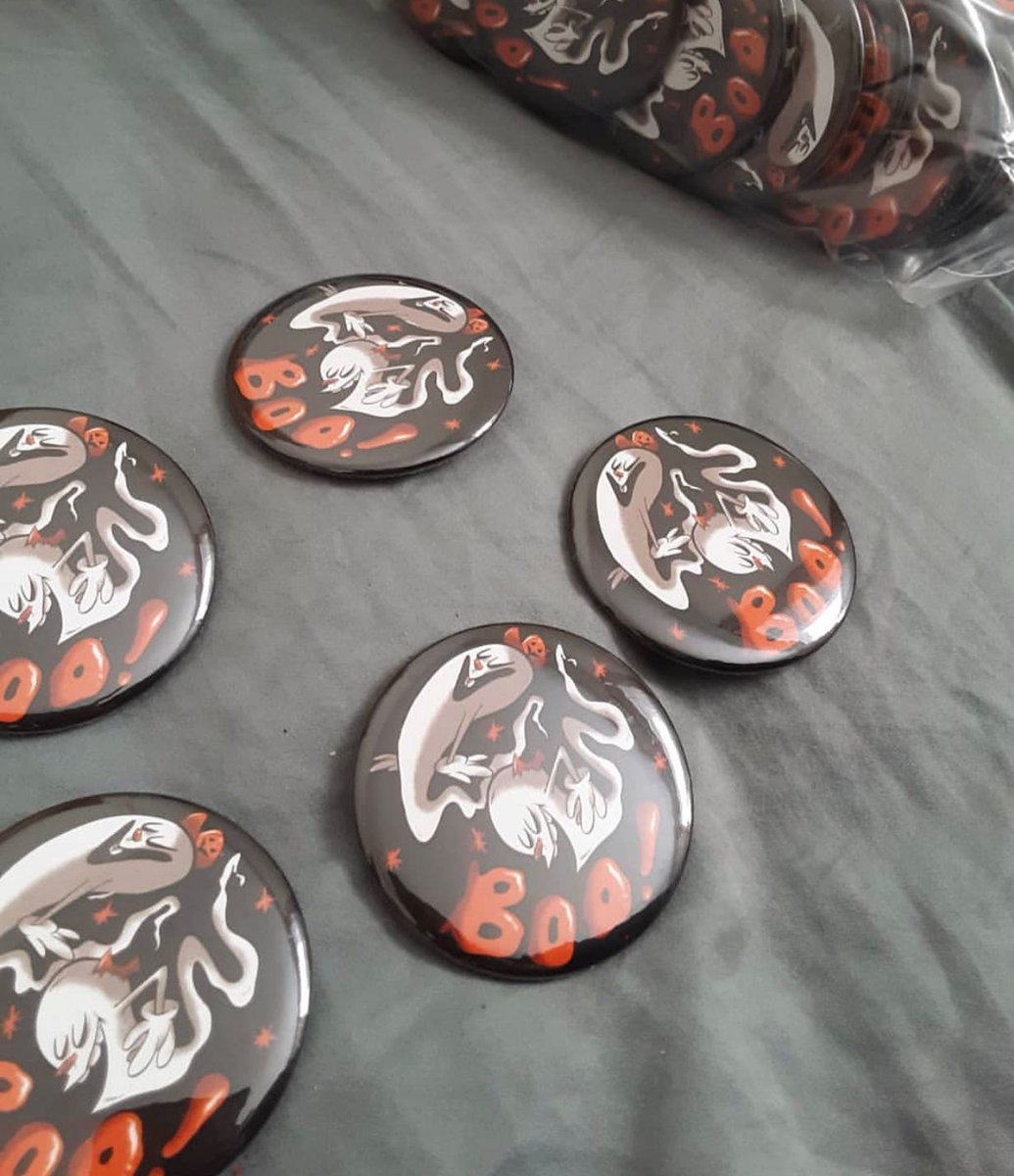 BusyBeaver's tweet image. We’ve loved getting to make so many awesome BOO-ttons for Spooky Season 2020 👻 Check out these creepy cuties designed by local Chicago cartoonist, @hatchcomic! #buttons #pinbacks #supportsmall #shopsmall #shoplocal #localartists #chicago #ghosts #spookyszn #halloween #spooky