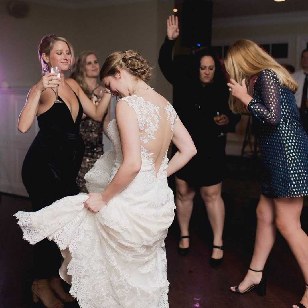 When the bride, and her crew, are having a blast.

#wedding #weddings
#southernwedding #southernweddings
#ballroomwedding #ballroomweddings
#weddingpro #weddingpros
#weddingdj #weddingdjs
#bowtiedweddings