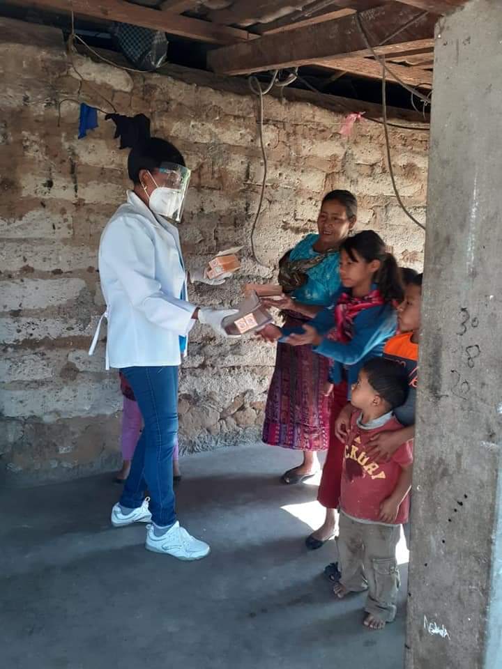 ¨La gratitud, como ciertas flores, no se da en la altura y mejor reverdece en la tierra buena de los humildes¨                                                                         José Martí Pérez
Hoy el pueblo guatemalteco agradece  los servicios Médicos de nuestra BMC 🇨🇺🇬🇹