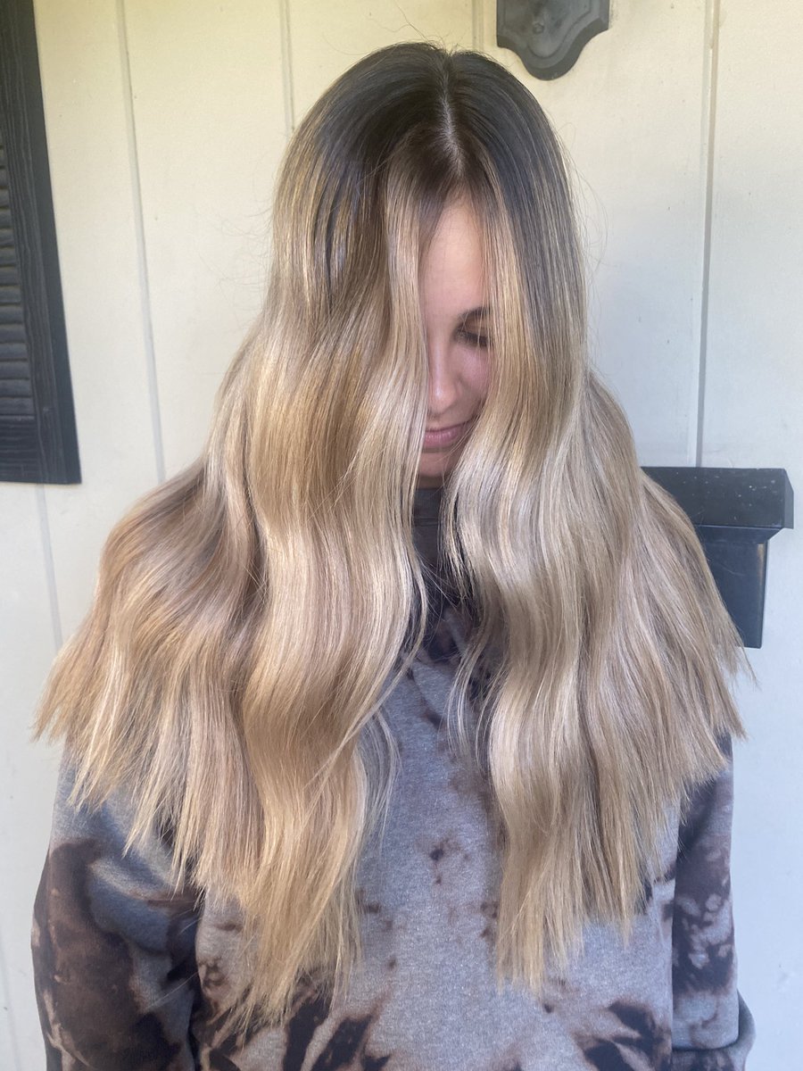 hannahtdott's tweet photo. Hi guys, I’m located in the 209 area &amp; looking to build my clientele, I am about a week away from graduating and will be in my salon soon, a simple RT can help build my clientele🤎 @hairbydott on Instagram, TAP IN!! https://t.co/j9i9KBDY86