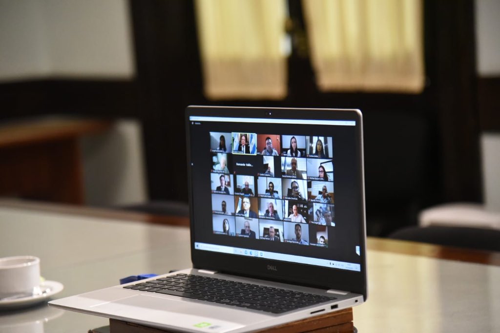 gacanteros's tweet photo. A través de el programa #CorrientesEnElMundo nos conectamos con @domingopeppo Embajador argentino en Paraguay y miembros de @CancilleriaARG . El objetivo es ampliar las posibilidades de negocios, cooperación y desarrollar nuevos mercados para la producción provincial. https://t.co/PcxWTI6Ro3
