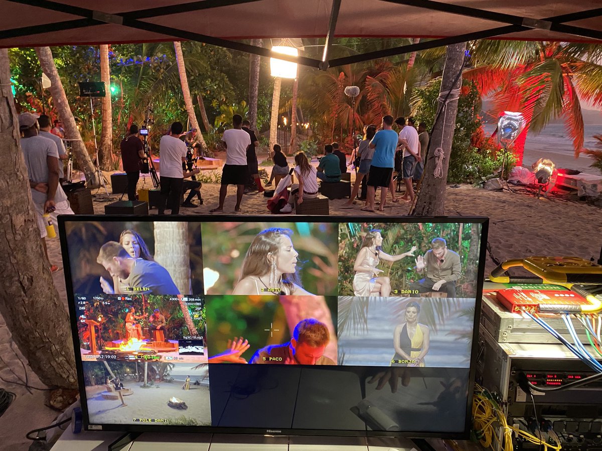 La verdad que debe impresionar estar discutiendo con tu pareja y toda esta gente mirando 🤔😂.

 #LaIslaDeLasTentaciones7