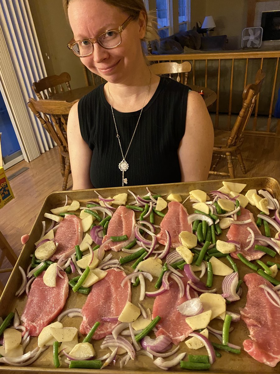 CozyExperience's tweet image. We are trying a new meal planning service. Tonight's dinner is pork chops and veggies. This is my, "I'm tired. Stop taking my picture" face 😂

What are you having for dinner tonight?