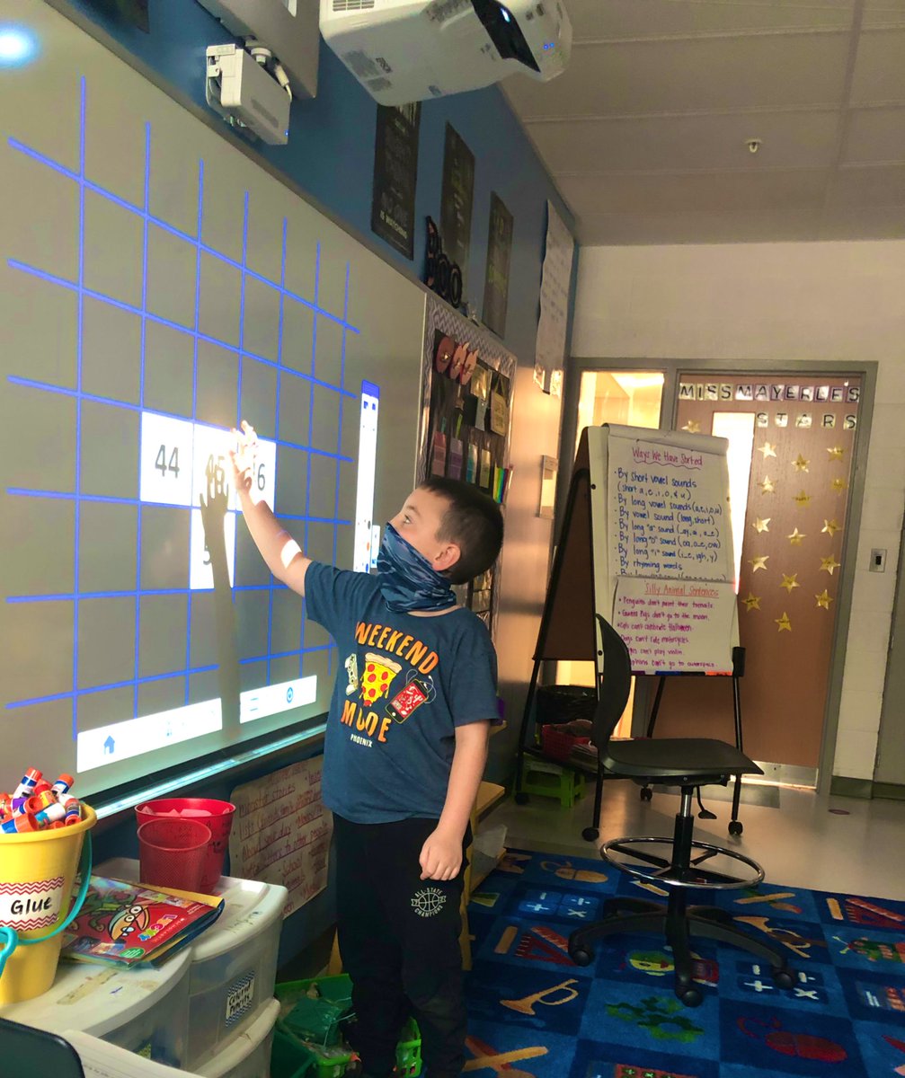 MrsHook23's tweet image. We tried out the interactive maze hundreds chart today by @SteveWyborney to practice skip counting and it was so cool!! The students loved it and it really opened their eyes to so many patterns 😊 #WCconnects #teachingmath @WestCler @CloughPikeElem @ohioctm