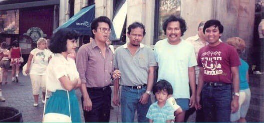 RamliRizal's tweet photo. Memory lane: DR. Todung Mulya Lubis, Prof Azyumardi, RIzal Ramli dan DR. Din Syamsuddin. Di Cambridge, Boston, akhir 1980an. Mudah-an kawan2 masih tetap di garis keadilan &amp; demokrasi untuk Indonesia 🙂🙏 https://t.co/NXTEvPgGGh