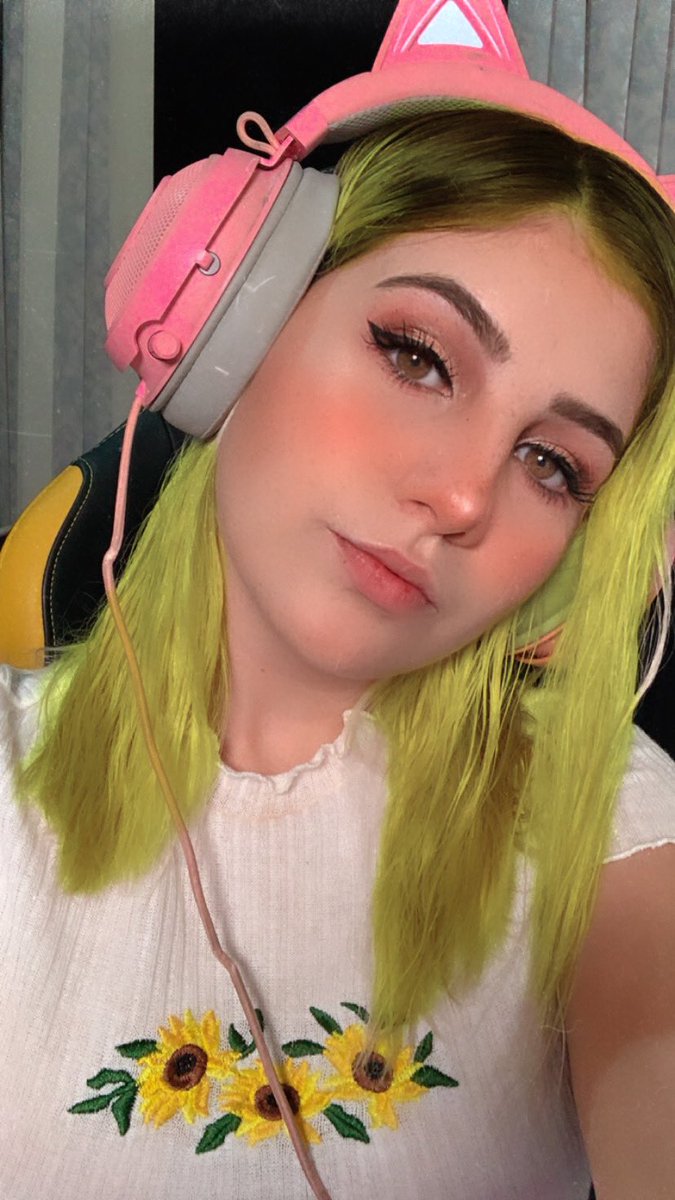 VaneEscamilla07's tweet image. Tu streamer fav está en vivo jeje

Twitch.tv/vane_escamilla