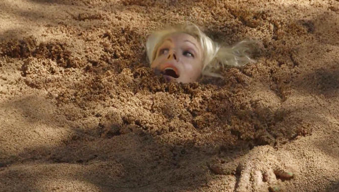 Girl in quicksand. Summer Monroe Quicksand. Krystal Quicksand. Девочка в болоте Quicksand 2.