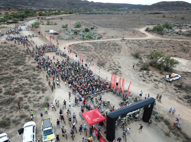 attakwas's tweet photo. Chandelier Game &amp; Ostrich Farm will host the start of the @Momentum_za Medical Scheme #AttakwasExtreme presented by @BiogenSA for the 15th consecutive year in 2021. 

What is your favourite thing about riding through Chandelier? https://t.co/p6eEYt1ke7