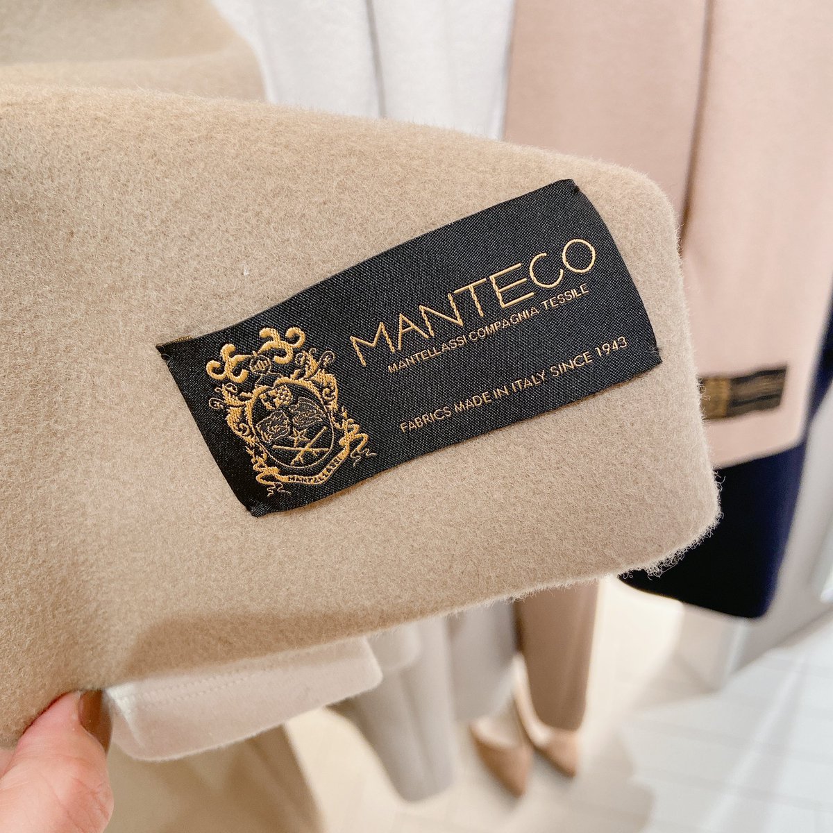 Doux Archives 今日は札幌からお届け 去年大好評でした Manteco 札幌先行入荷です 今年は2種類 Vノーカラーと丸首ノーカラー 各 40 000 Tax 今ならスクエアカード5倍 ゴバポ 是非 この機会に冬支度を Doux Archives 今日は札幌からお届け 去年大好評でした Manteco 札幌先行入荷です 今年は2種類 Vノーカラーと丸首ノーカラー 各 40 000 Tax 今ならスクエアカード5倍 ゴバポ 是非 この機会に冬支度を