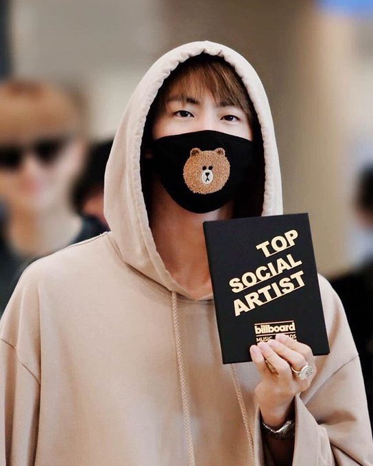 SyugaAgusD's tweet photo. Siapa Yang Dulu Bilang,Ini Hanyalah Award Kertas Dan Sampah?.Tidak Usah Munafuck,Kalian Juga Pingin Dapetin Award Itu buat Idol klian Kan? Bukti Nya Kalian Marah Saat Tidak Menang xixixixi 
#BillboardTNT https://t.co/7PL7vJb5FC