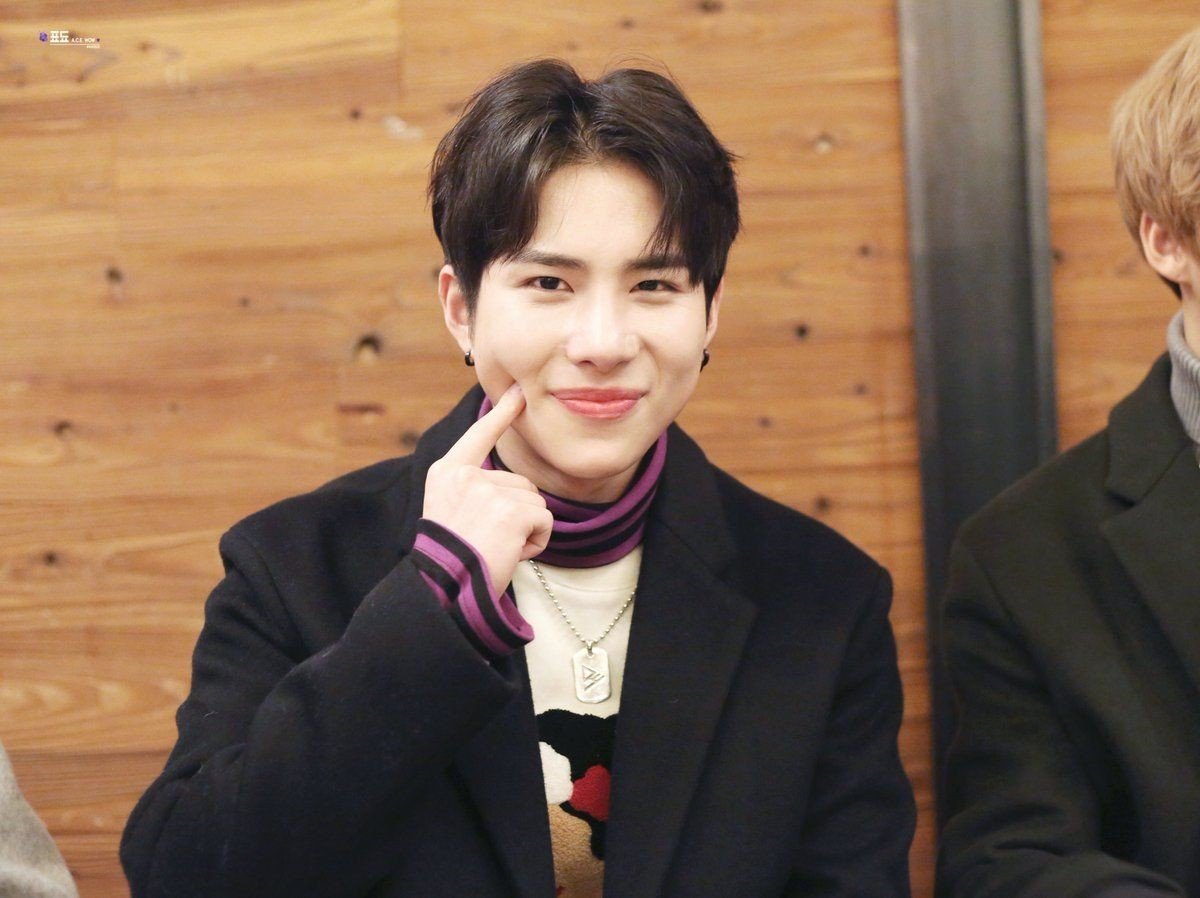 pictures of sehyoon that make me want to hug him