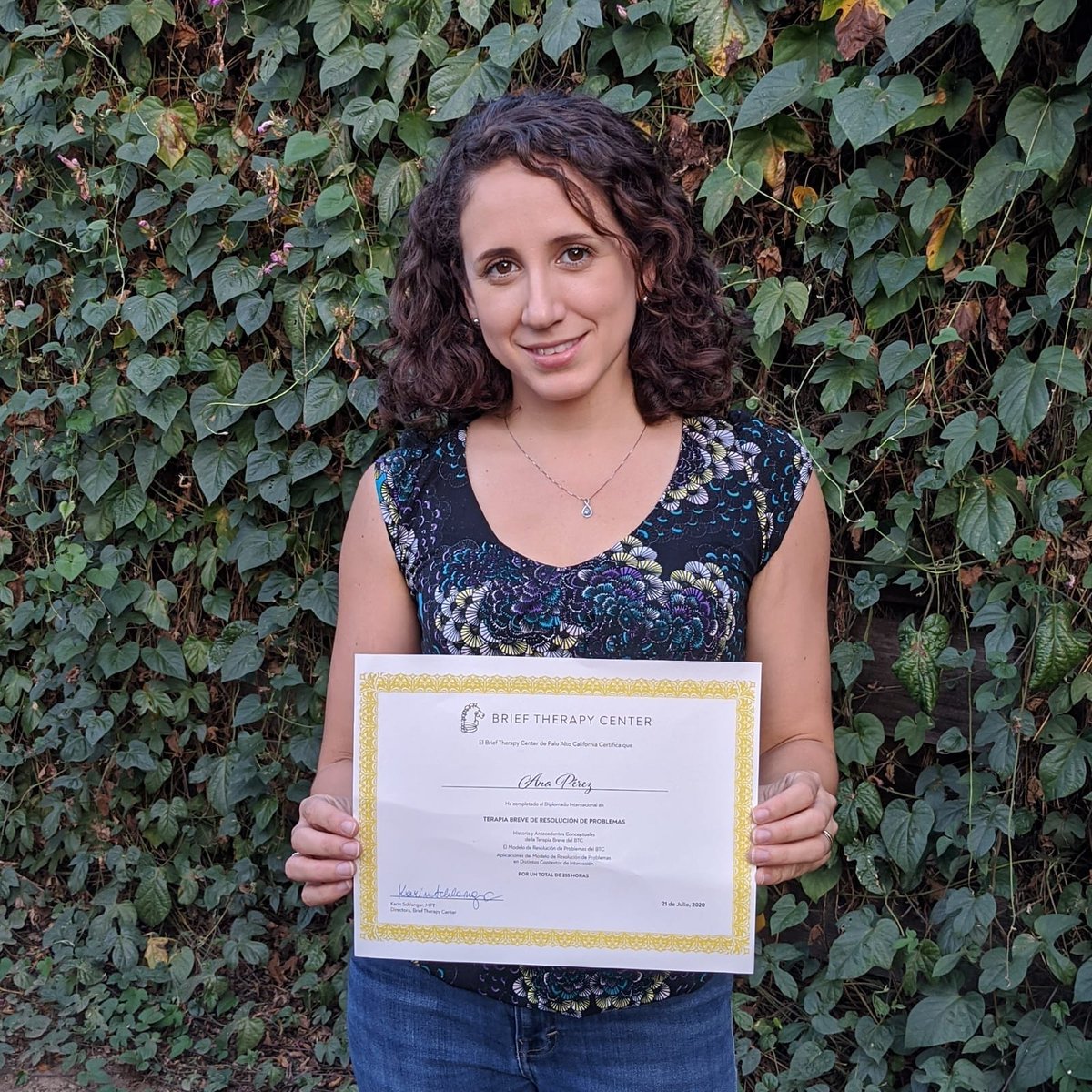 BTCPaloAlto's tweet photo. Esto es lo que dice nuestra graduada de la primera generación del Diplomado en Terapia Breve... 👩🏻‍🎓👏🏼

"Muchas gracias al equipo de profesores y a todos por hacer tan grata la experiencia".  - Ana Maria Pérez, de Mountain View, California 🇺🇸
#BriefTherapyCenterOficial https://t.co/eK7zvla9ZH