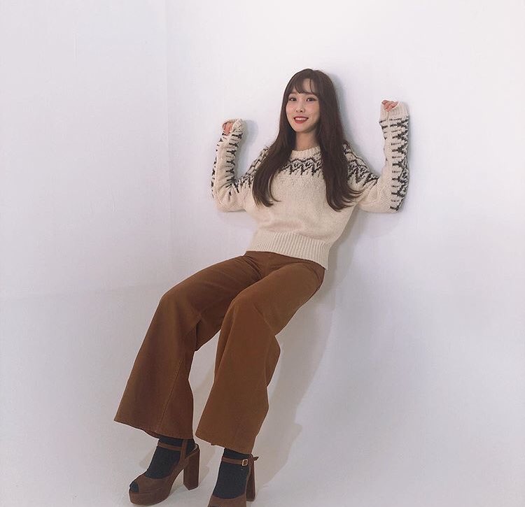 HII!!1!1!! im a new thinker acc dedicated to yuju. i hope you will spread love to our main vocalist, thank u sm 💗💗