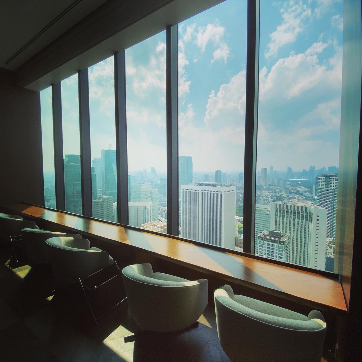 sooon_co_jp's tweet photo. 【虎ノ門】41階ルーフトップからの東京眺望

Starlight/The Okura Tokyo（スターライト/オークラトウキョウ）

今年新しくできた日比谷線・虎ノ門ヒルズ駅から徒歩5分。 https://t.co/sWfAHtRyCO