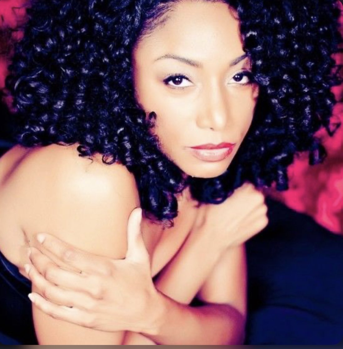 It was just brought to my attention that it& #39;s Karyn Layvonne White& #39;s birthday and I& #39;m on deadline but gonna take a quick break to celebrate her because y& #39;all do not go up for this queen enough for me.  #MusicSermon congregants, you know what it is - Birthday Devotional time.
