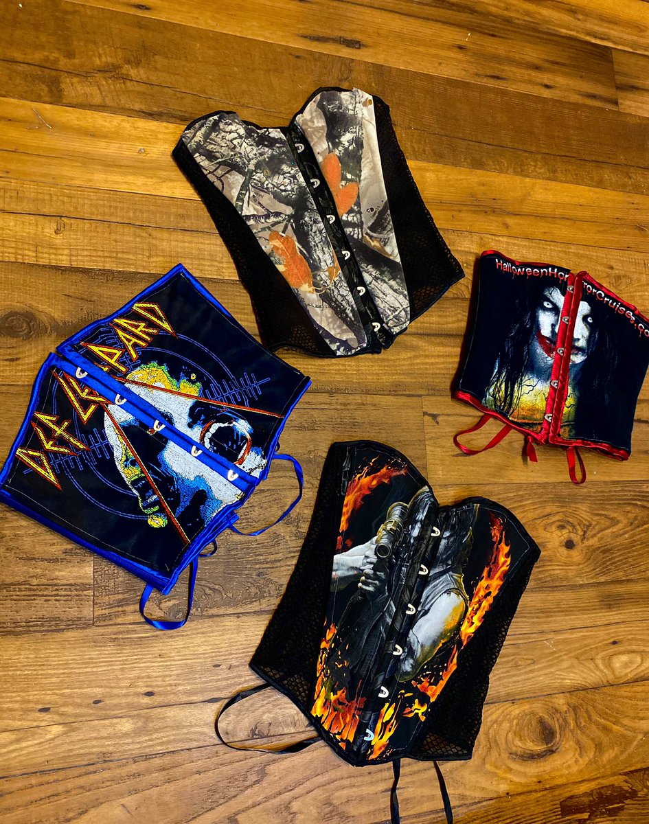 Foe4MK's tweet photo. Cut &amp; sewn corsets out of graphic tees 🔥✂️ https://t.co/WlvXtycMwy