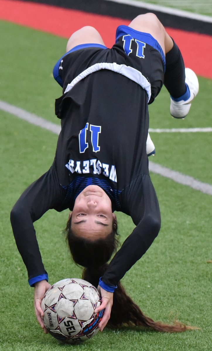 JCimburek's tweet photo. Got a couple of shots of a flip throw-in, executed by @DWUWSoccer Alyssa Weidler https://t.co/NkZ2sm86j0