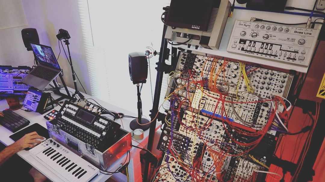 Fuck it – gonna jump on stream around 8:30 EDT / 5:30 PDT with no real plan. If you wanna drop in and talk about music, gear, pandemic coping strategies, the nature of reality, whatever – drop in 🤙

twitch.tv/nu11s1eep