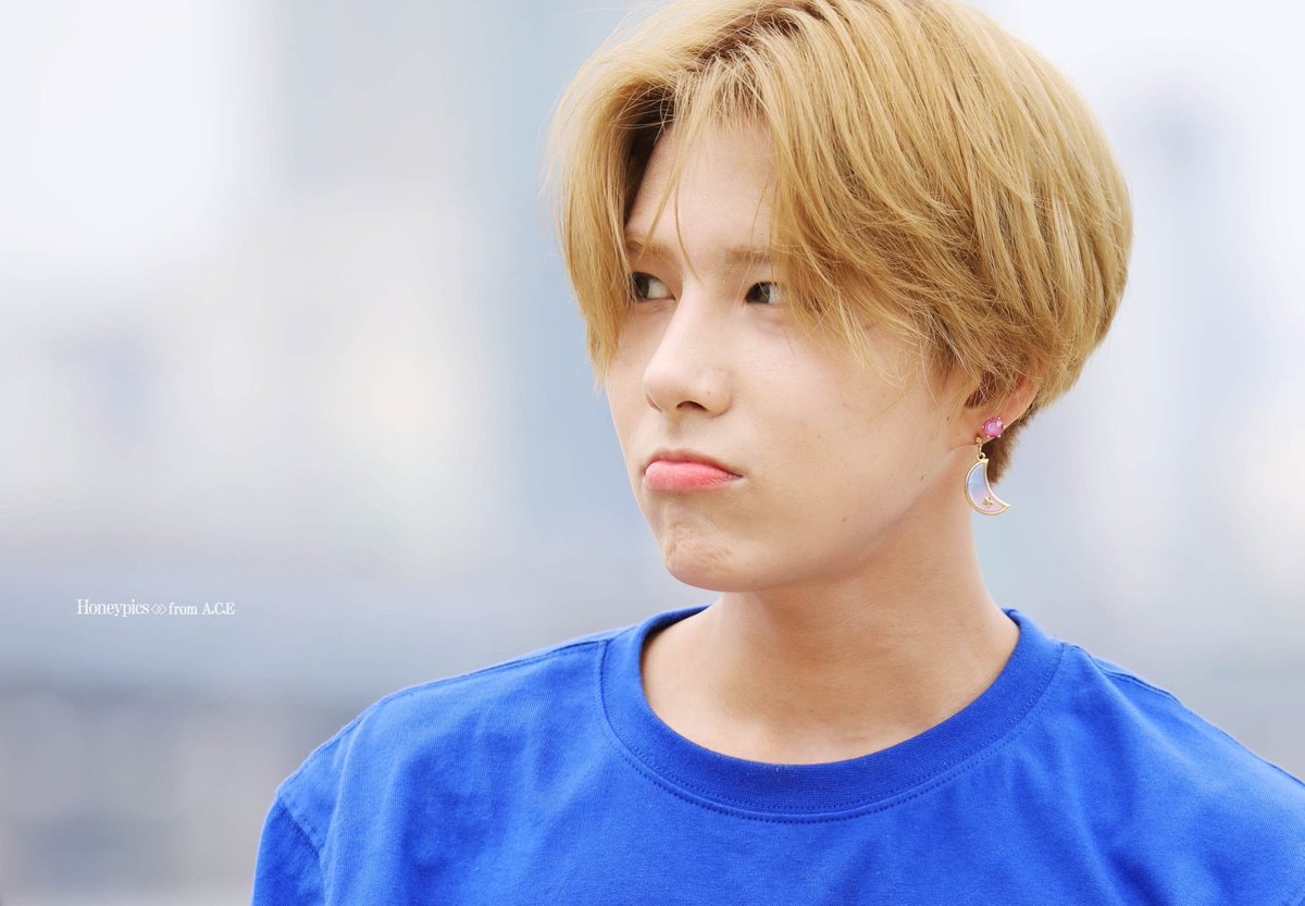 i think i wld like one platonic smooch as well